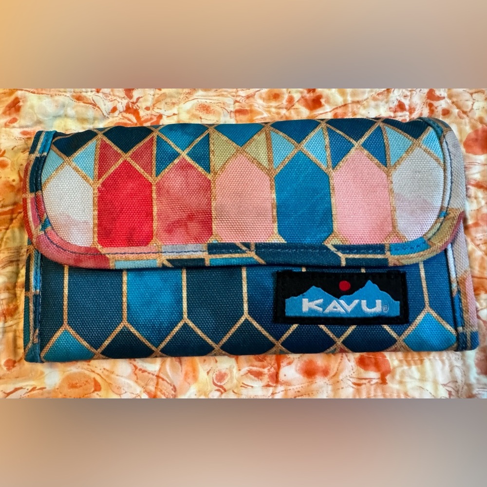 Kavu Geometric Print Wallet - Teal, Pink, Red, Cream